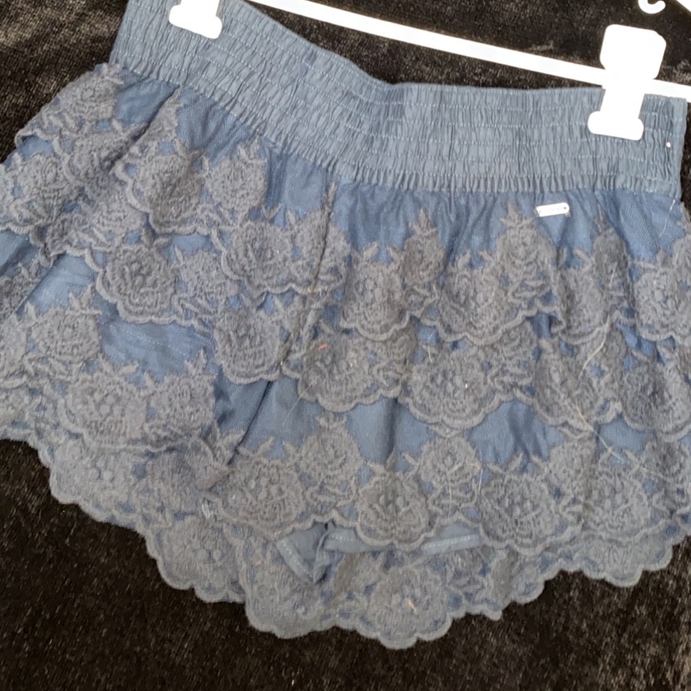 Size XS Abercrombie lace shorts